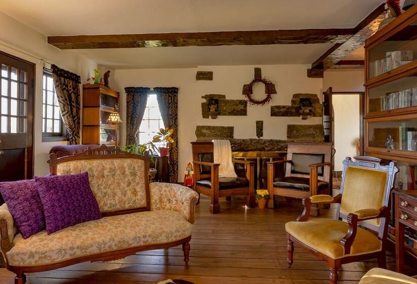 Castle On Glen   3 Bedroom Home