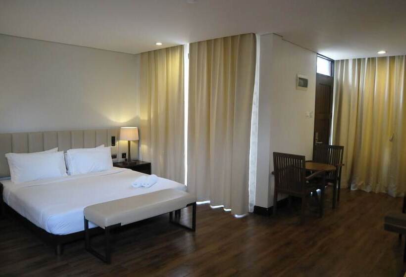 Dolores Tropicana Resort