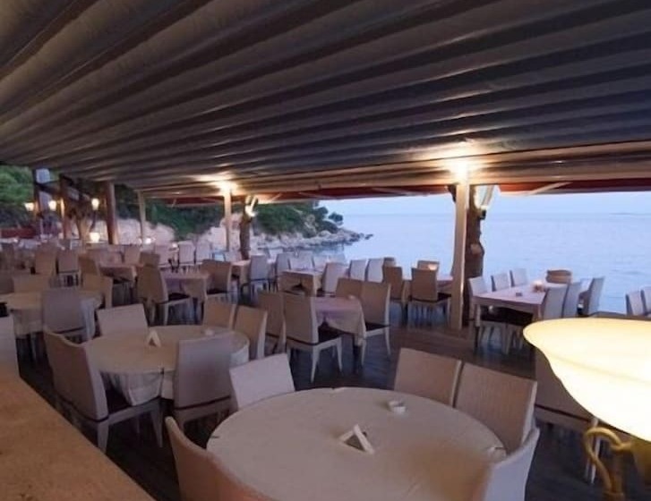 Epavlis Beach Resort