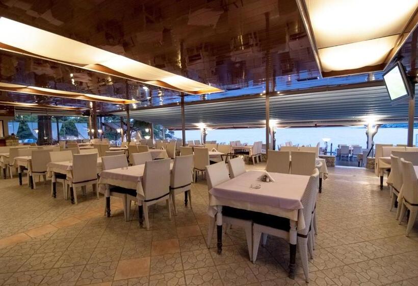 Epavlis Beach Resort