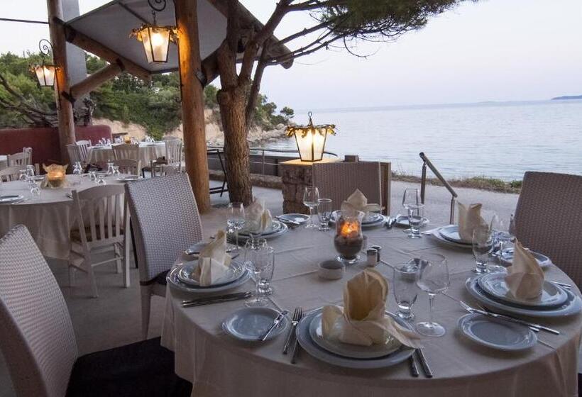 Epavlis Beach Resort