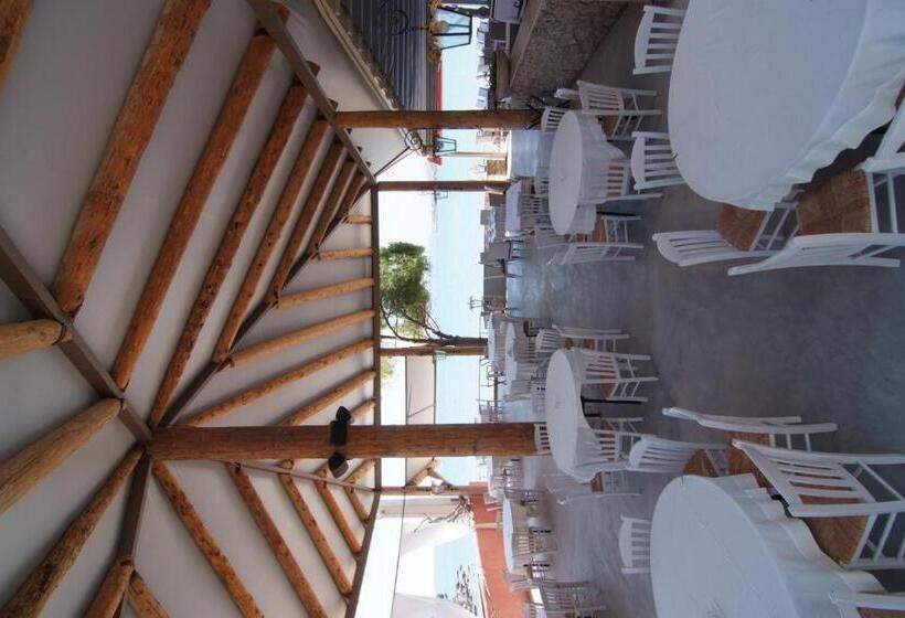 Epavlis Beach Resort