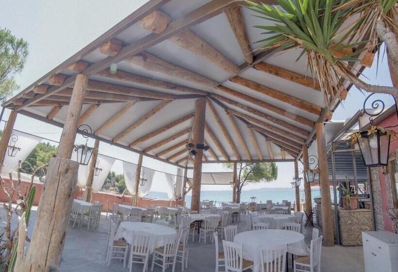 Epavlis Beach Resort