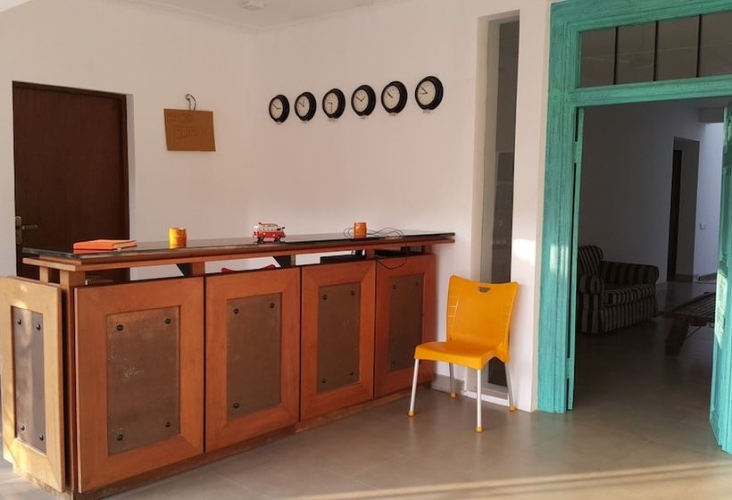 Hangover Hostels Seeduwa