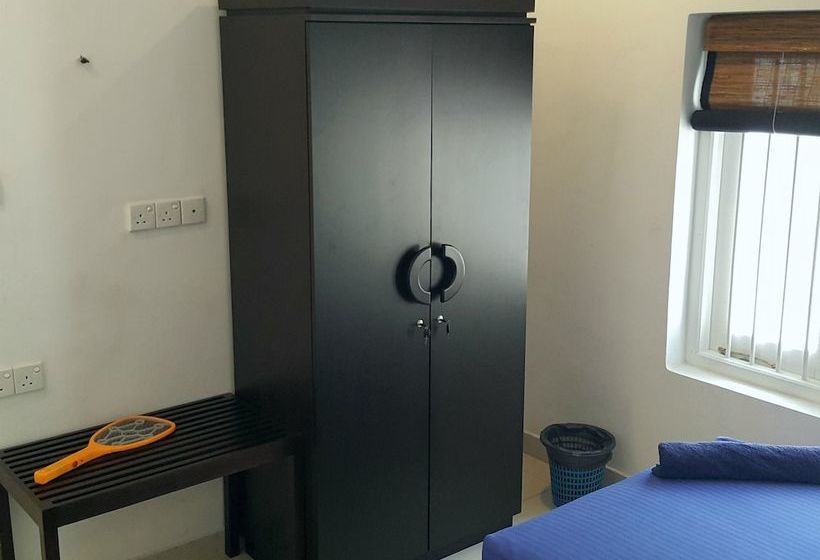 Hangover Hostels Seeduwa