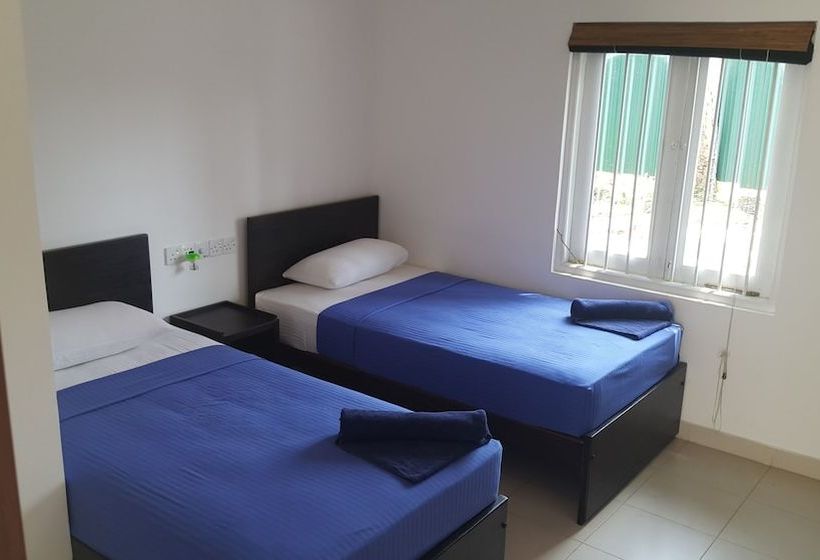 Hangover Hostels Seeduwa