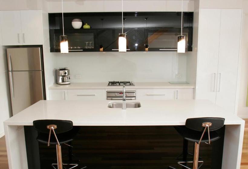 فندق 104 On Merri Apartments