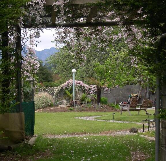 فندق Aaa Granary Accommodation