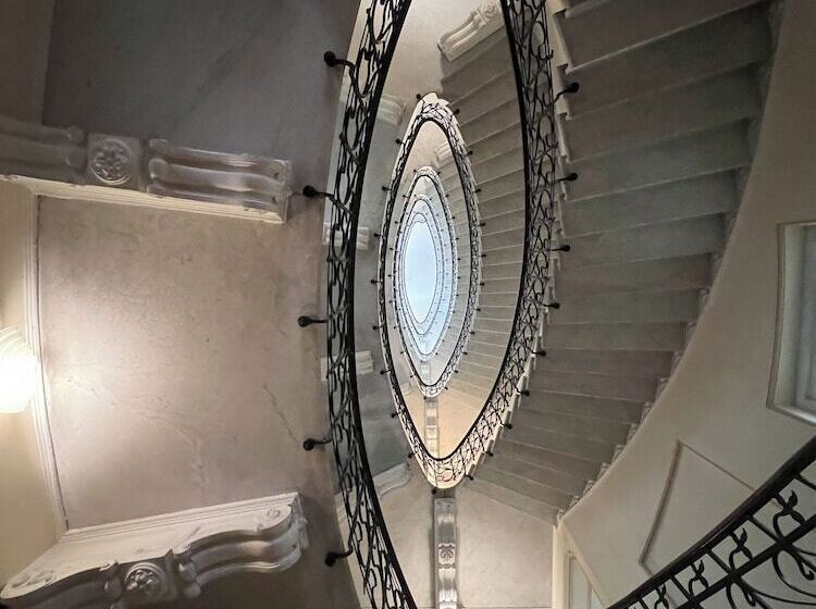 هتل Albergo Astro