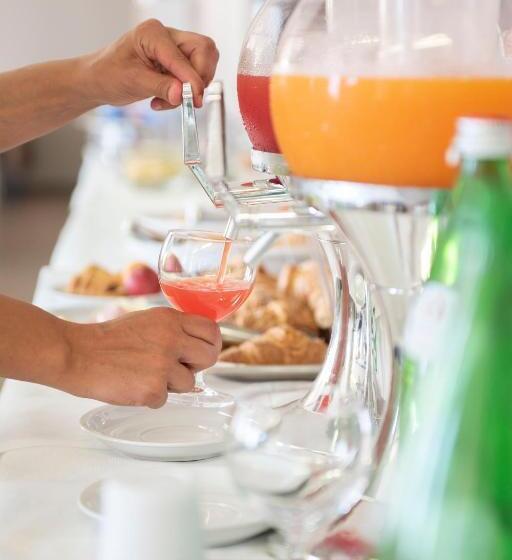 Отель Ambassador