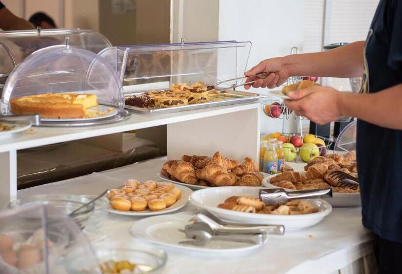 Отель Ambassador