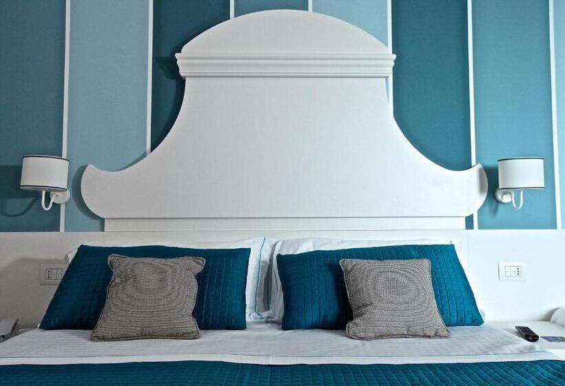 Отель Ambassador