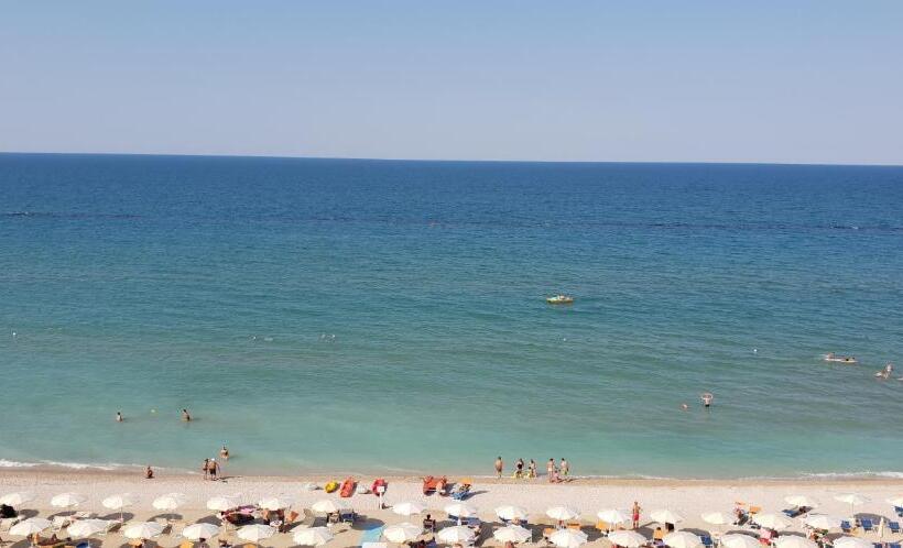 Отель Ambassador