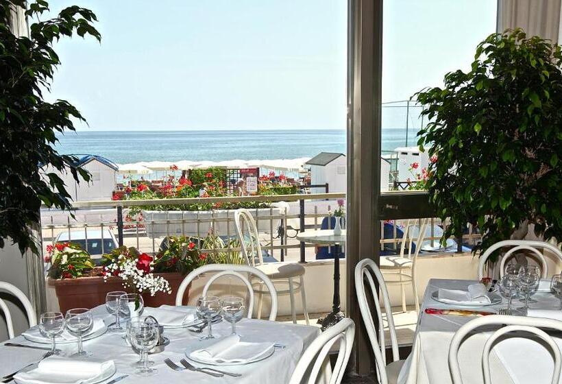 Отель Ambassador