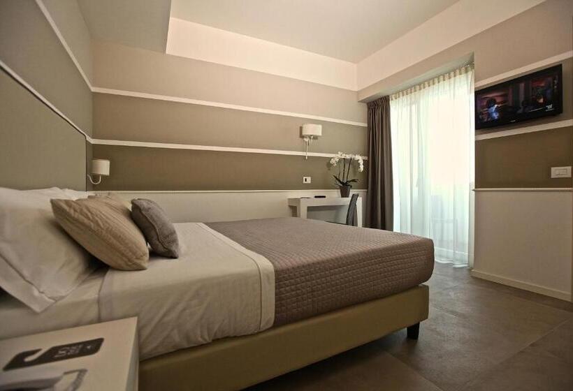 Отель Ambassador