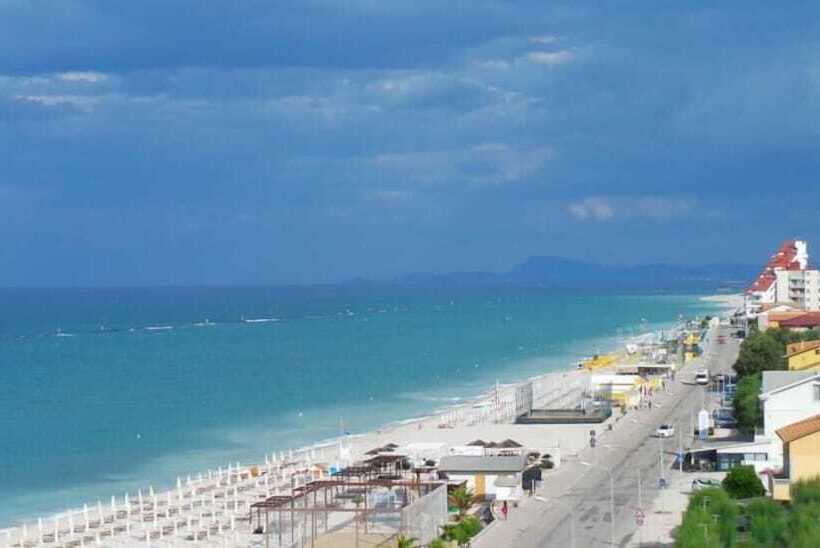 Отель Ambassador