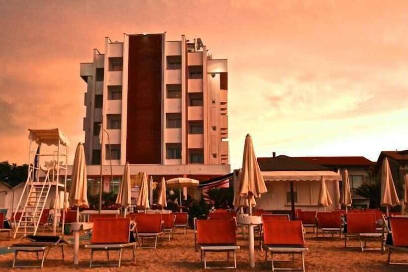 Отель Ambassador