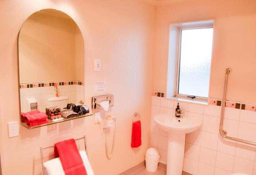 Отель Aspen On King