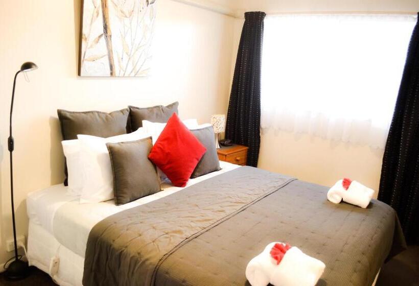 Отель Aspen On King