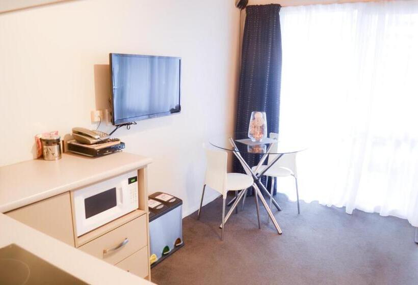 Отель Aspen On King