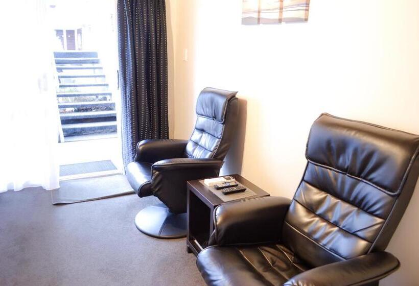 Отель Aspen On King