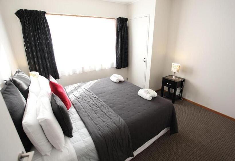 Отель Aspen On King