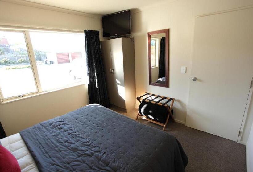 Отель Aspen On King