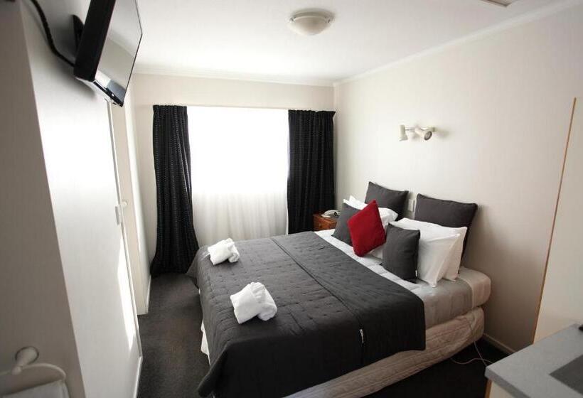 Отель Aspen On King