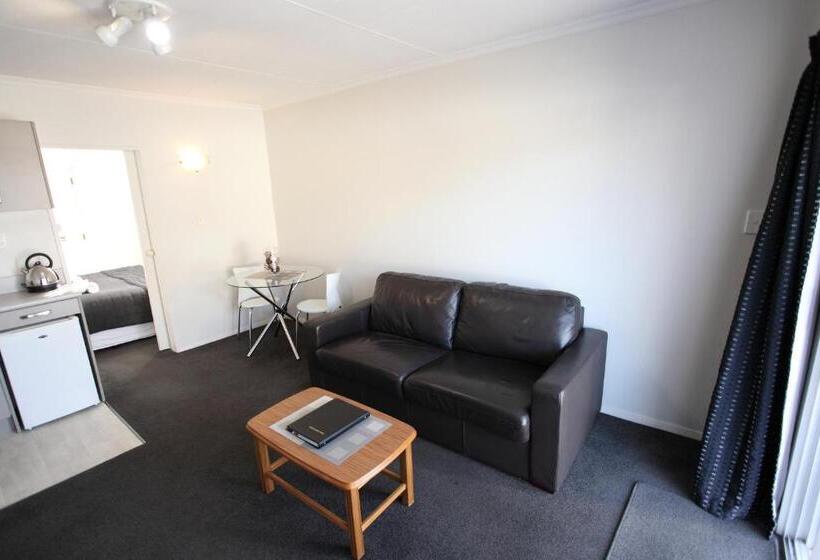 Отель Aspen On King