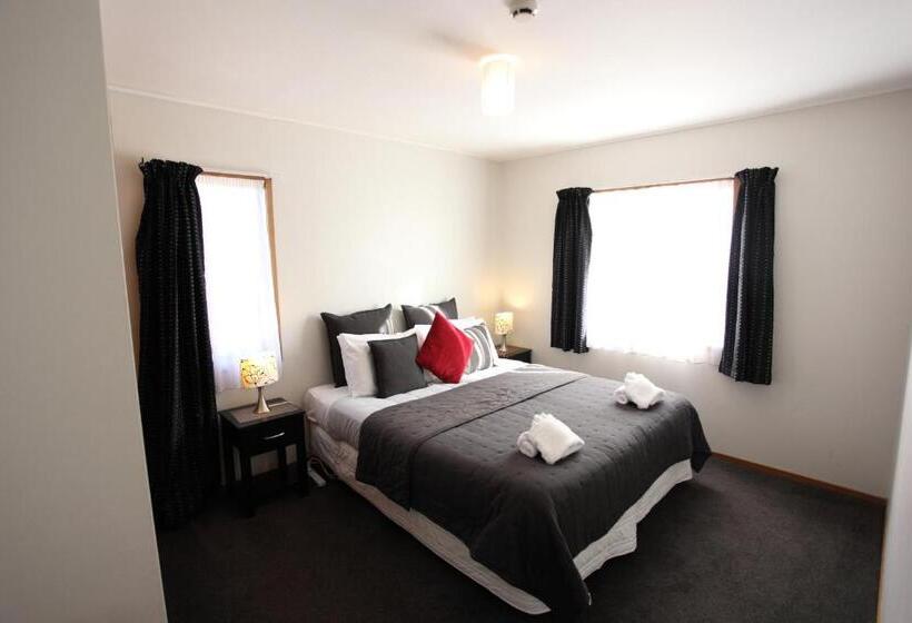 Отель Aspen On King