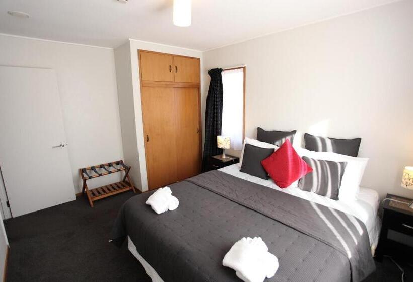 Отель Aspen On King