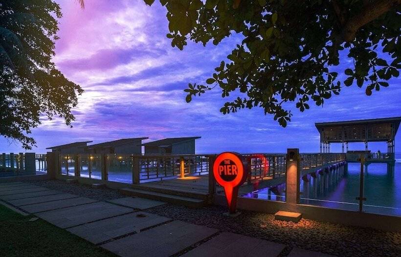 Отель Aston Anyer Beach