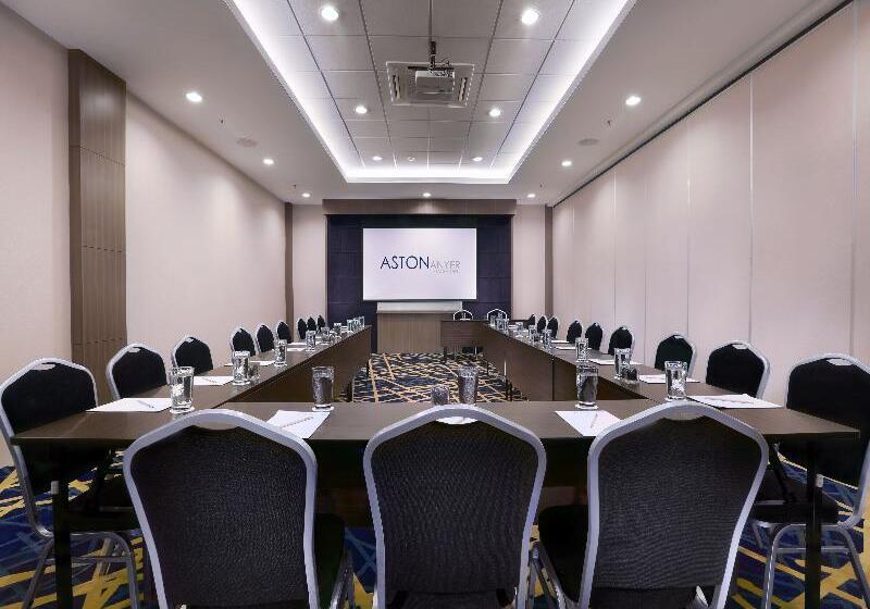 ホテル Aston Anyer Beach