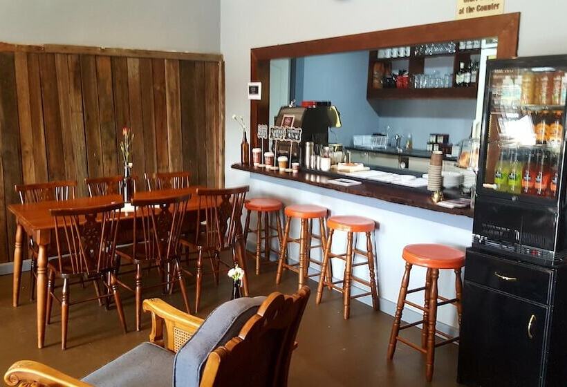 فندق The Bears Went Over The Mountain