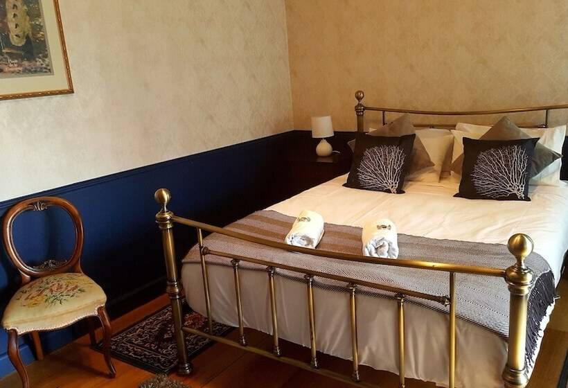 فندق The Bears Went Over The Mountain