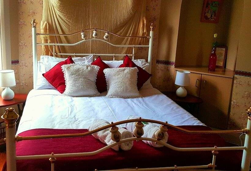 فندق The Bears Went Over The Mountain