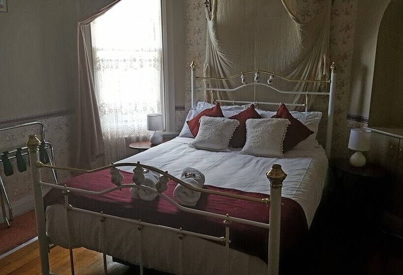 فندق The Bears Went Over The Mountain