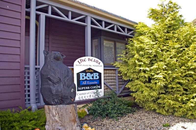 فندق The Bears Went Over The Mountain