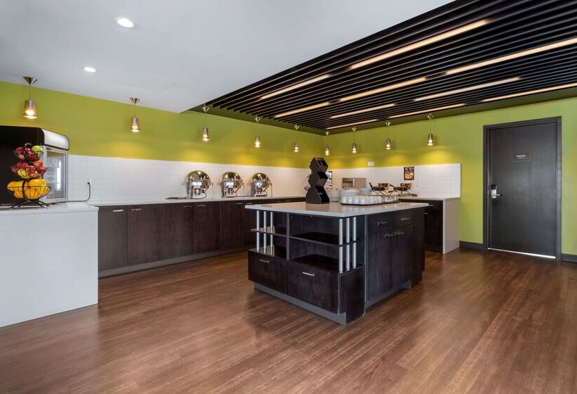 Отель Best Western Plus East Side