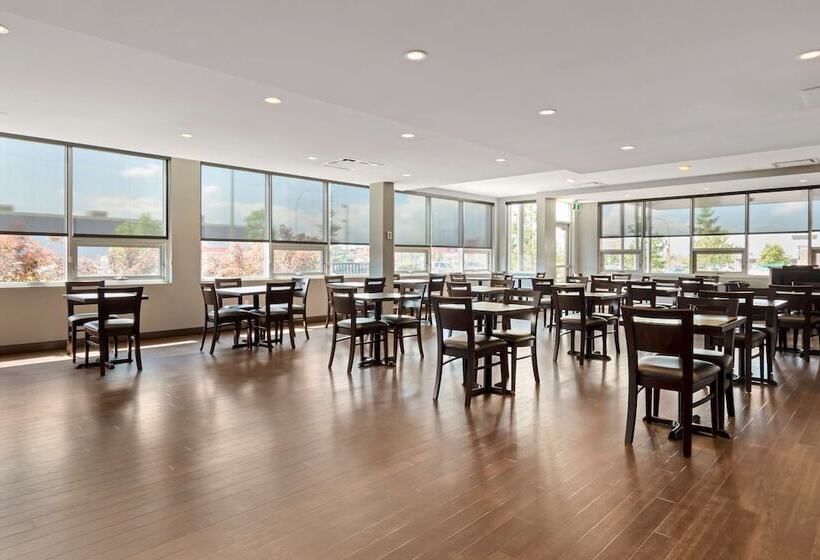 Отель Best Western Plus East Side