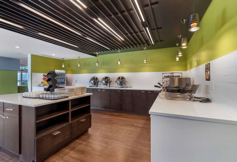 Отель Best Western Plus East Side