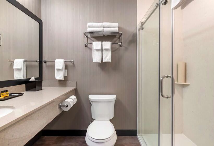 Отель Best Western Plus East Side