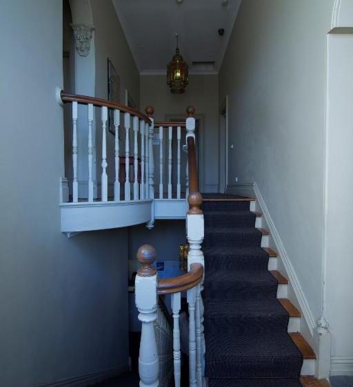 هتل Cambridge Lodge