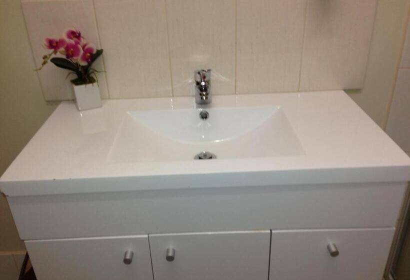 בית מלון כפרי Carnegie Motor Inn