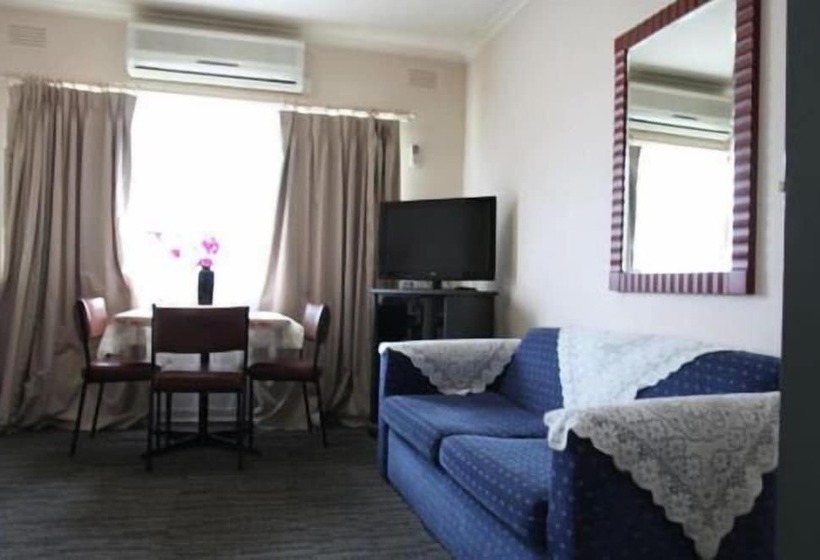 בית מלון כפרי Carnegie Motor Inn