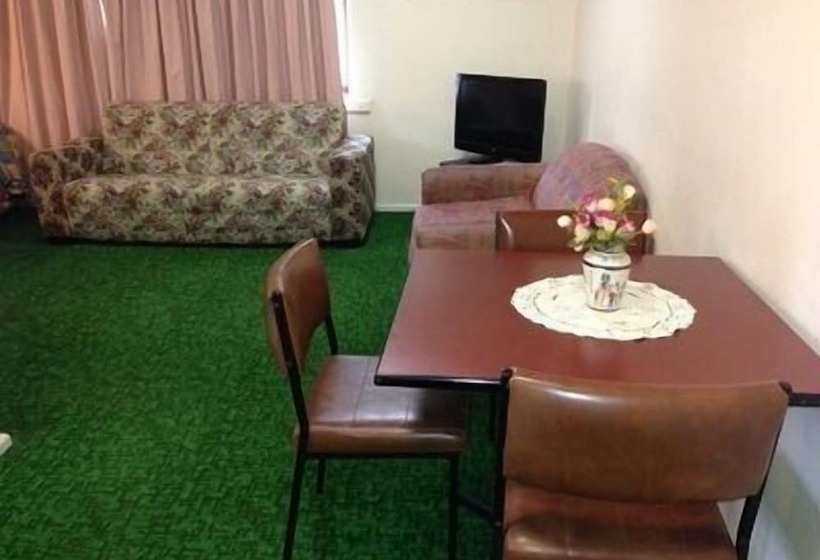 בית מלון כפרי Carnegie Motor Inn