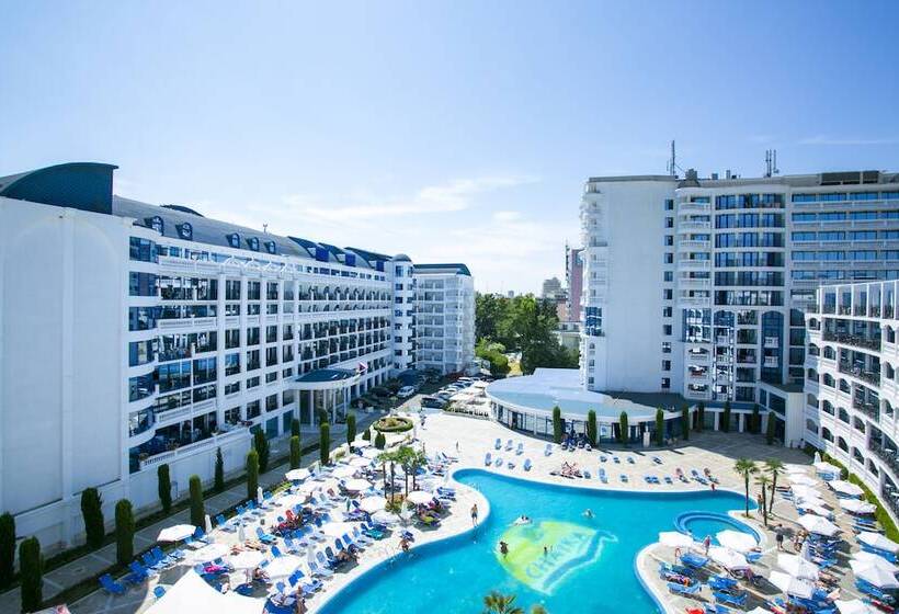 فندق Chaika Beach Resort