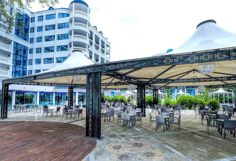 فندق Chaika Beach Resort