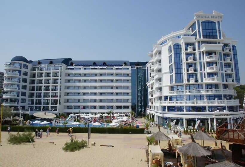 فندق Chaika Beach Resort
