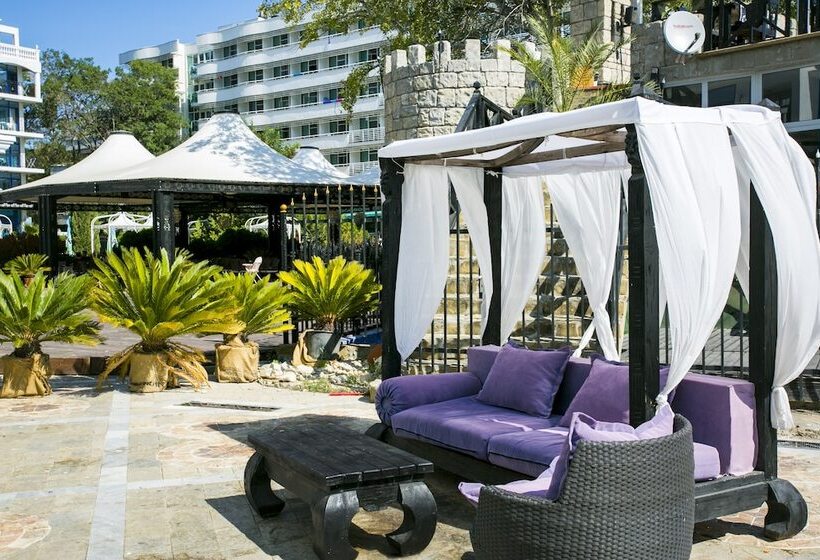 فندق Chaika Beach Resort